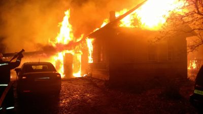 В Череповецком районе сгорел деревянный дом