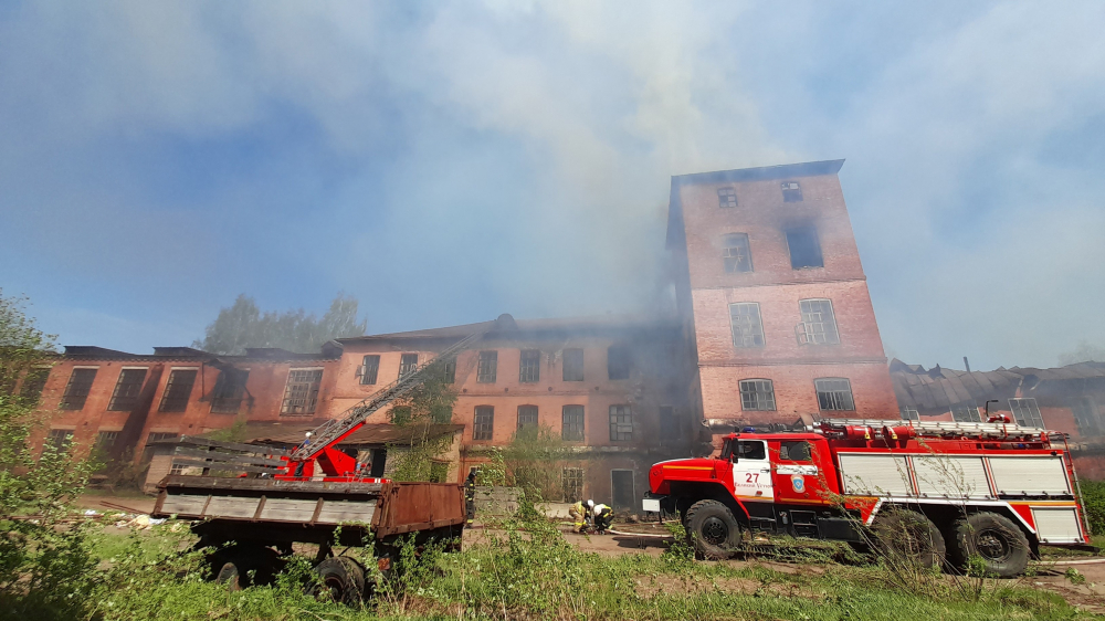 Погода в красавино в великоустюгском районе. Красавинский Льнокомбинат Великоустюгского района. Красавино Великоустюгский район. Пожар в Красавино. Пожар в здании.